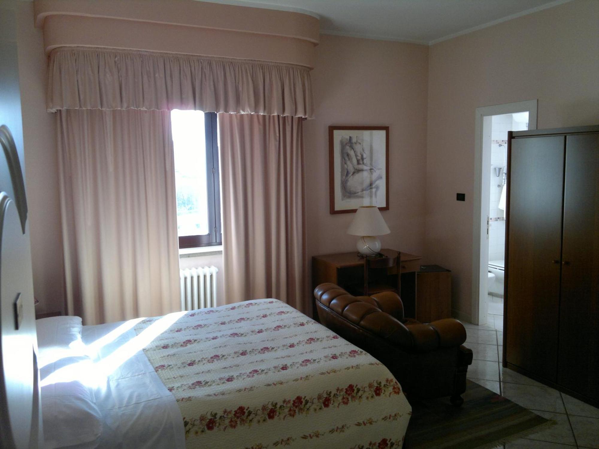 Hotel La Rotonda Cepagatti Экстерьер фото