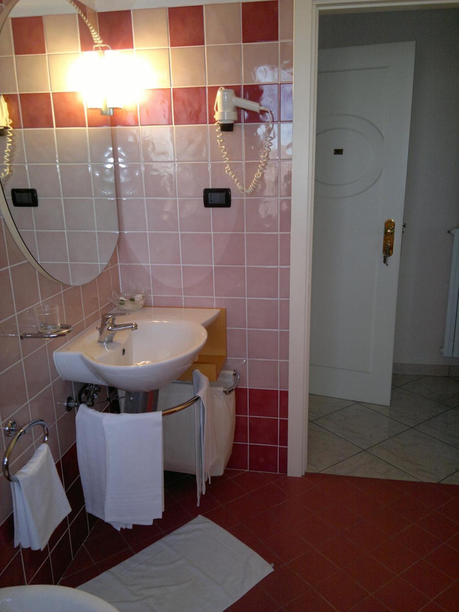 Hotel La Rotonda Cepagatti Экстерьер фото