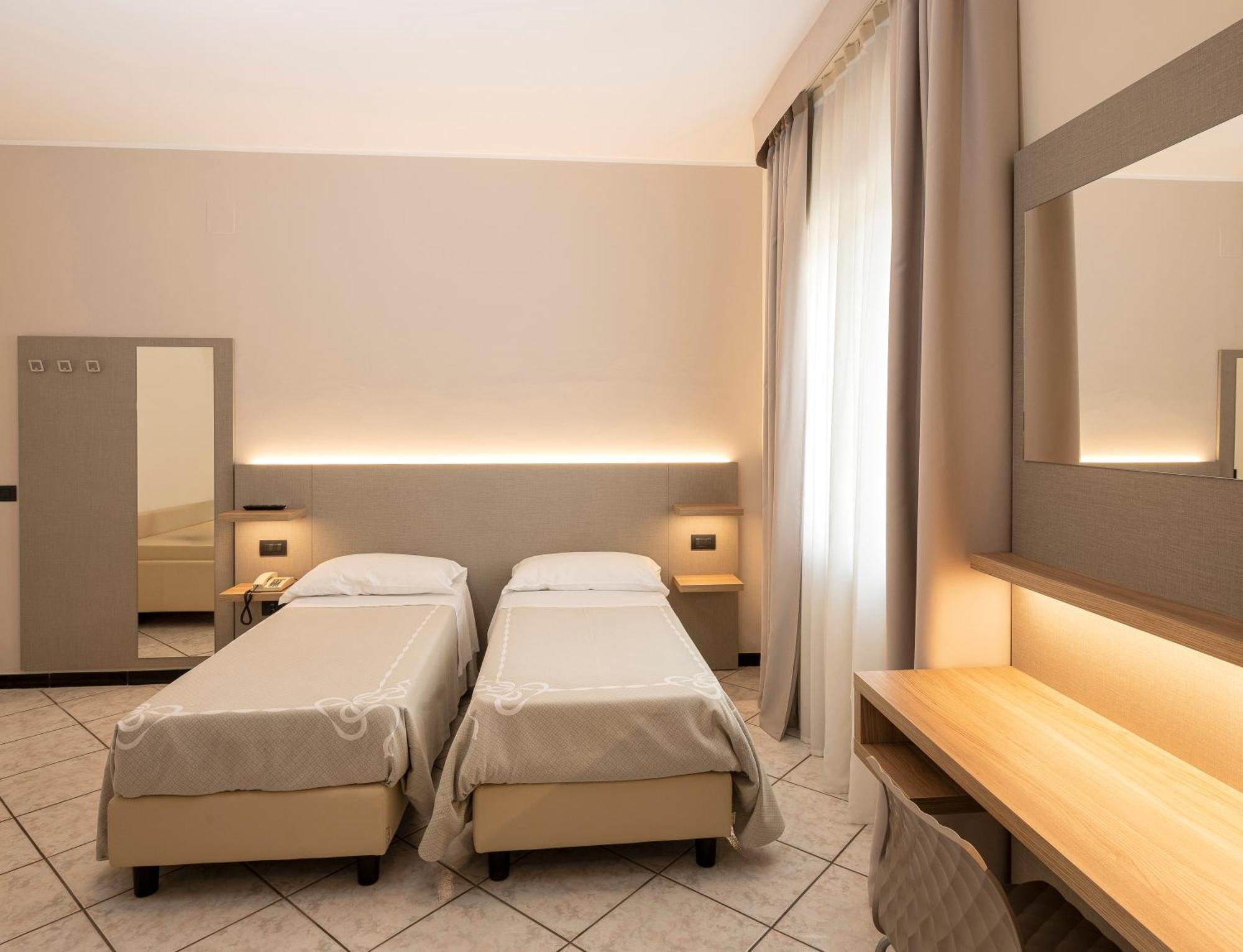 Hotel La Rotonda Cepagatti Экстерьер фото
