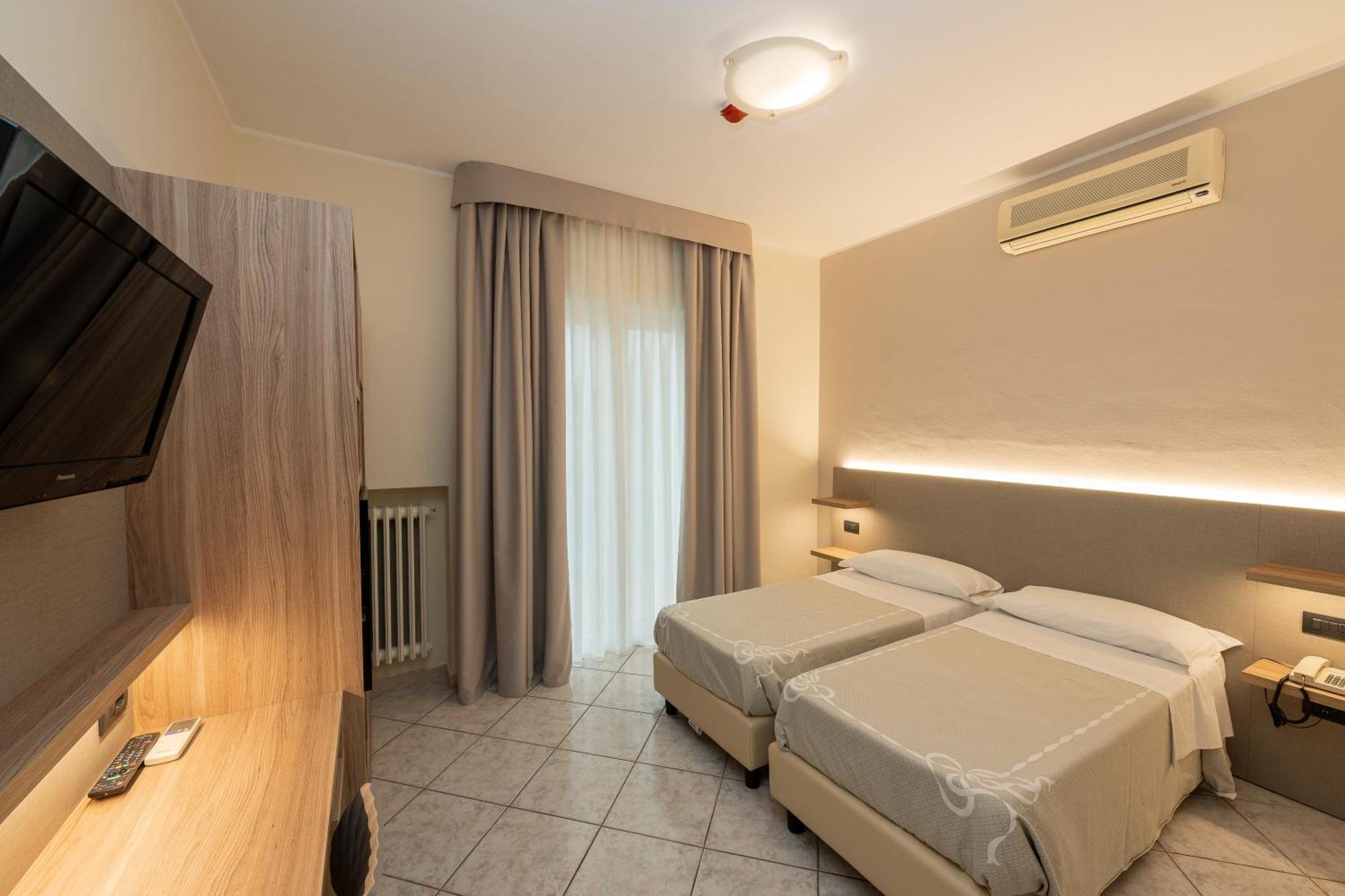 Hotel La Rotonda Cepagatti Экстерьер фото