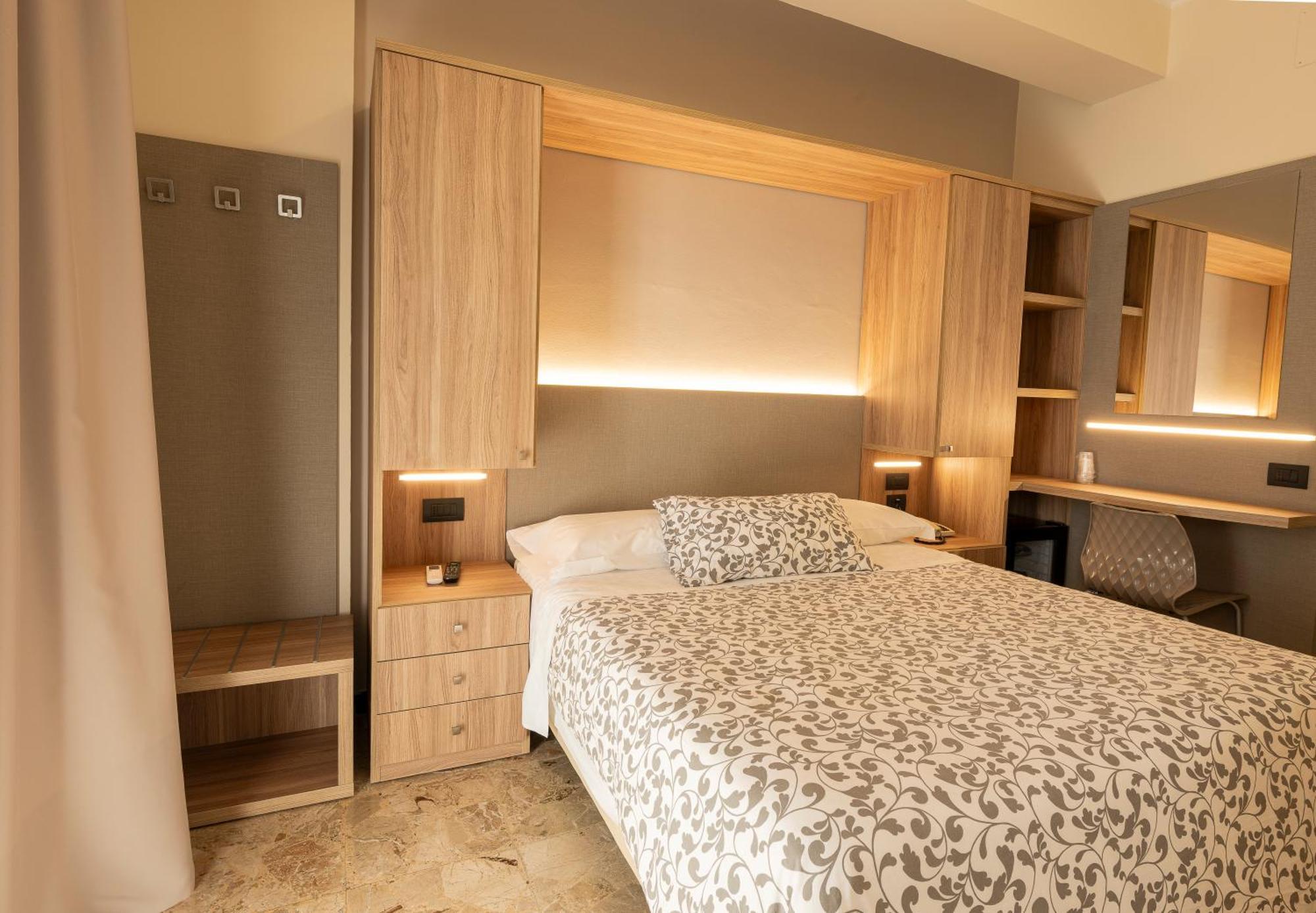 Hotel La Rotonda Cepagatti Экстерьер фото