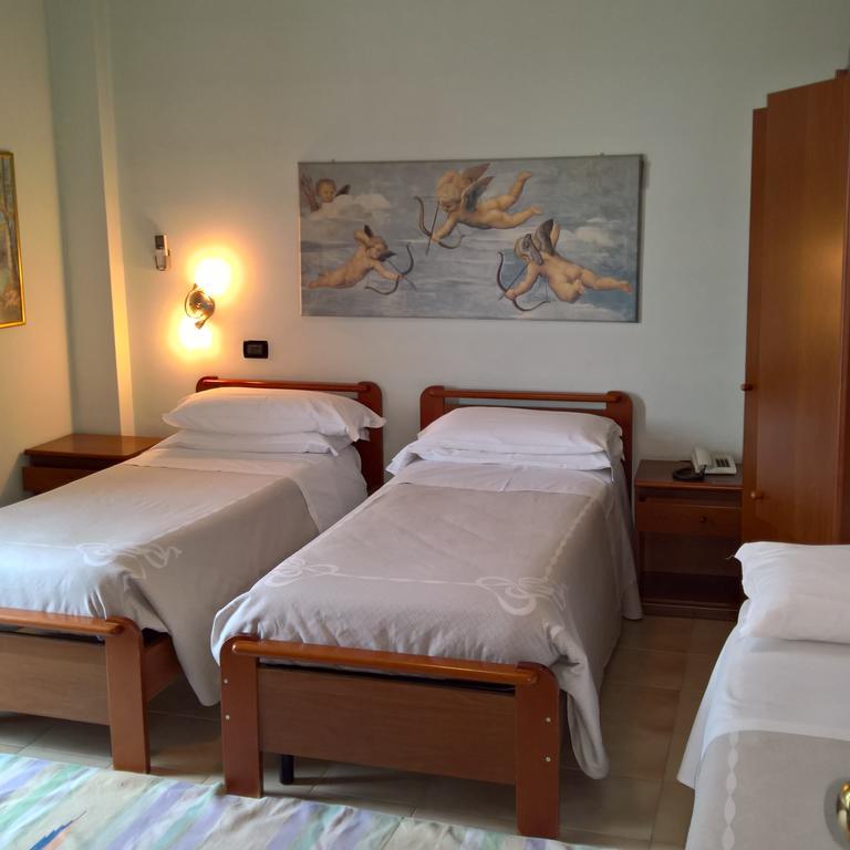Hotel La Rotonda Cepagatti Экстерьер фото
