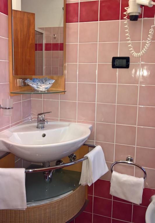 Hotel La Rotonda Cepagatti Экстерьер фото