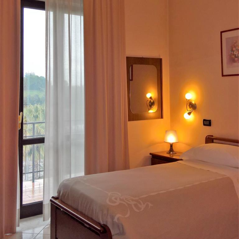 Hotel La Rotonda Cepagatti Экстерьер фото